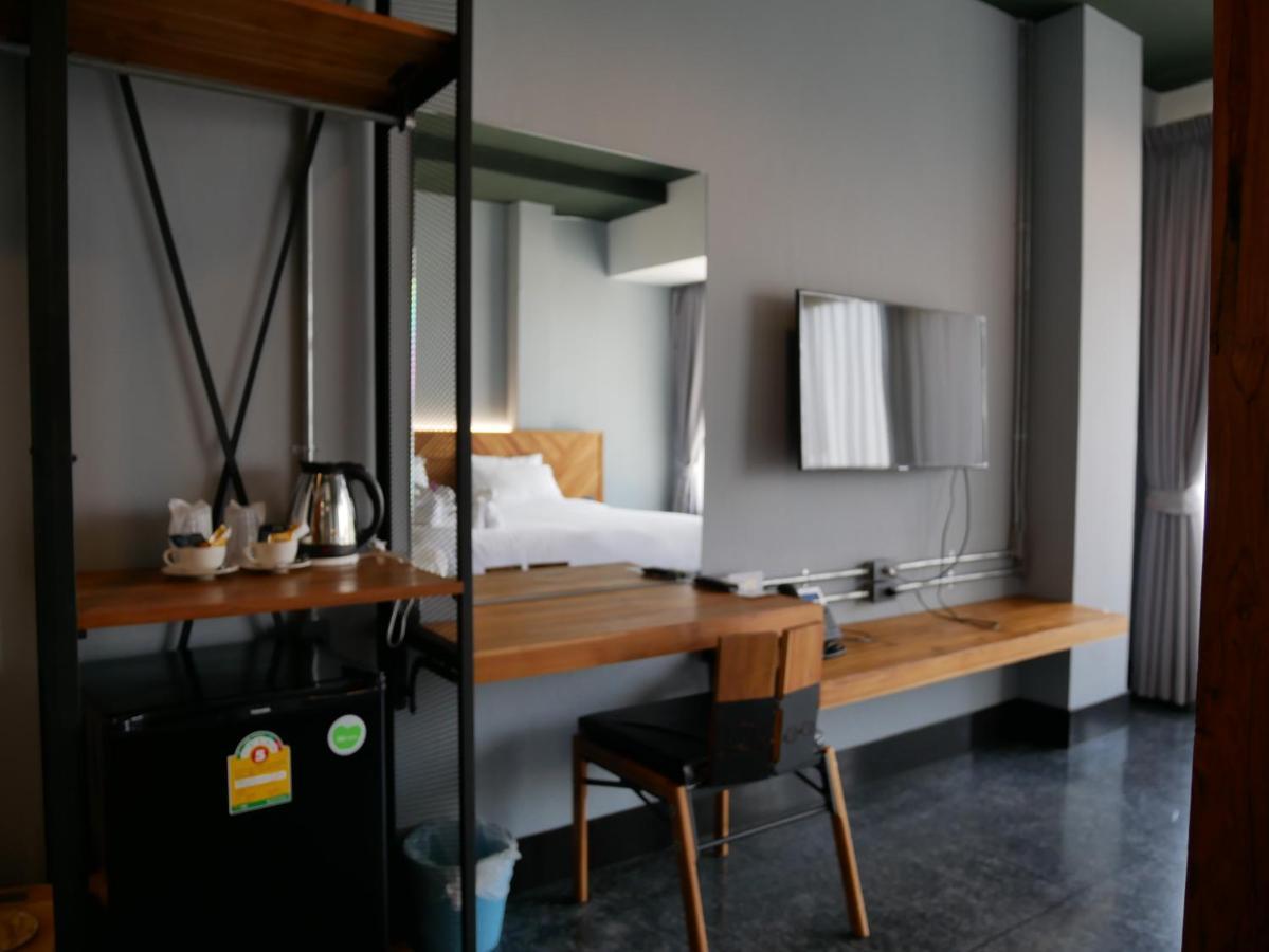 Ou Hotel Пхитсанулок Экстерьер фото